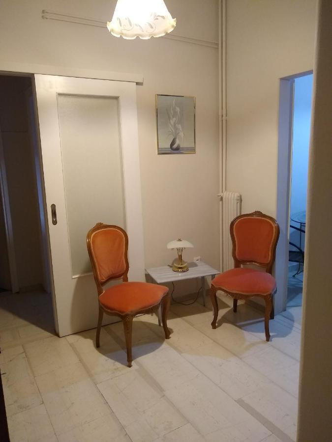 Acropolis Within 10 Minutes Walk! Classical Apartment And A Hostess At Your Side! Athens Exterior photo